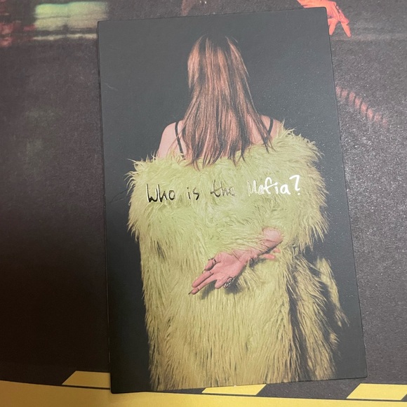 ITZY mini album GUESS WHO - Picture 2 of 8